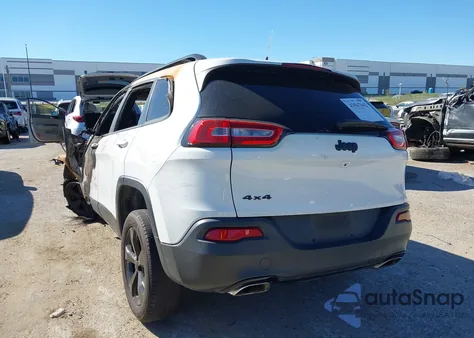 2016 Jeep Cherokee Altitude z USA, uszkodzony, nr VIN 1C4PJMCS4GW185385